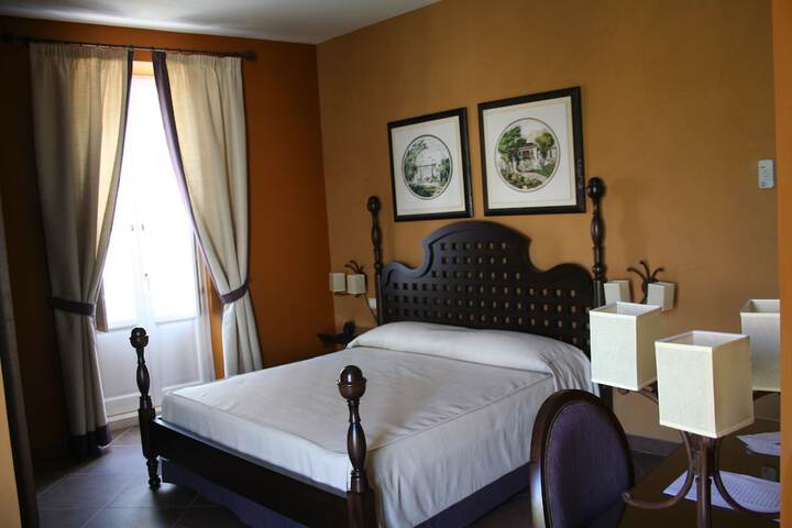 Room 4 of 35