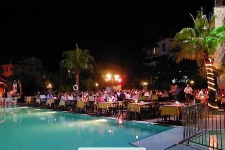 Hotel Pool
