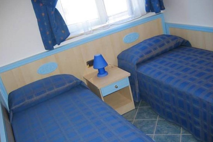 Room 16 of 52