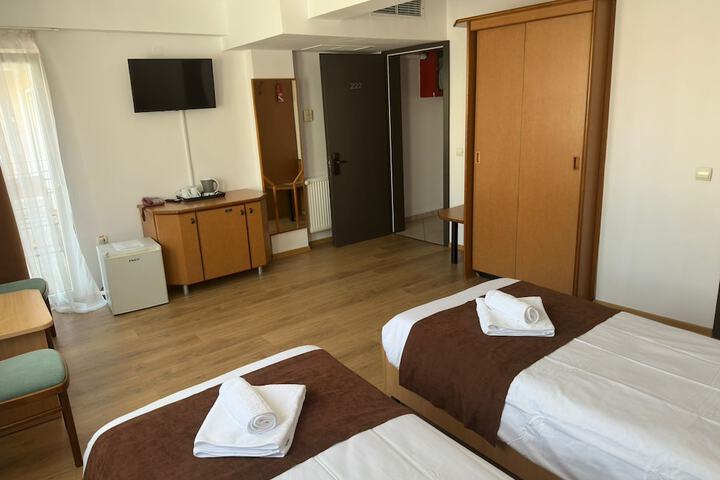 Room 32 of 83