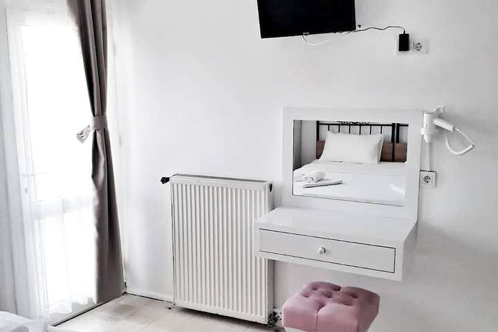 Room 2 of 7