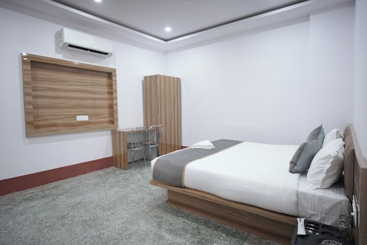 Room 10 of 20