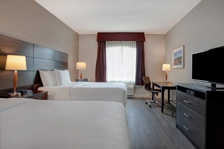 2 Queen Beds (2 of 17)