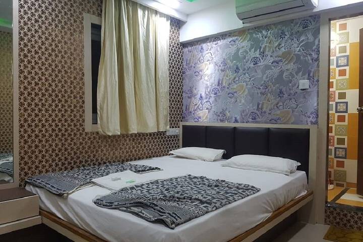 Room 9 of 27