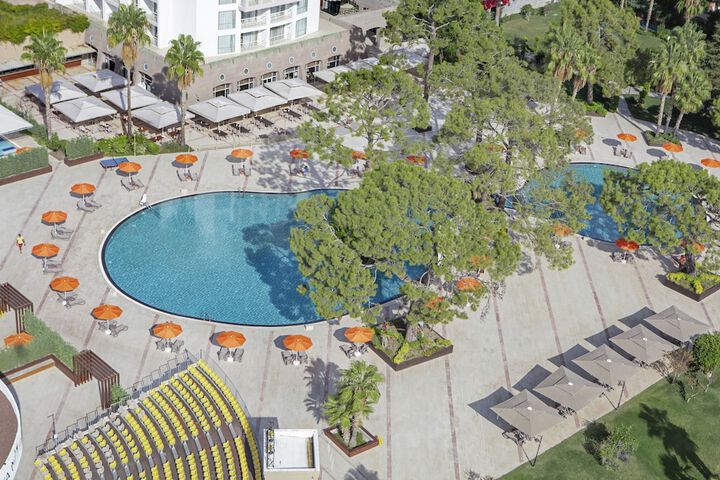 Pools & Facilities