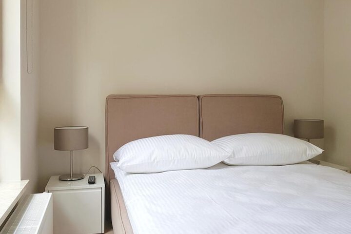 Room 11 of 37