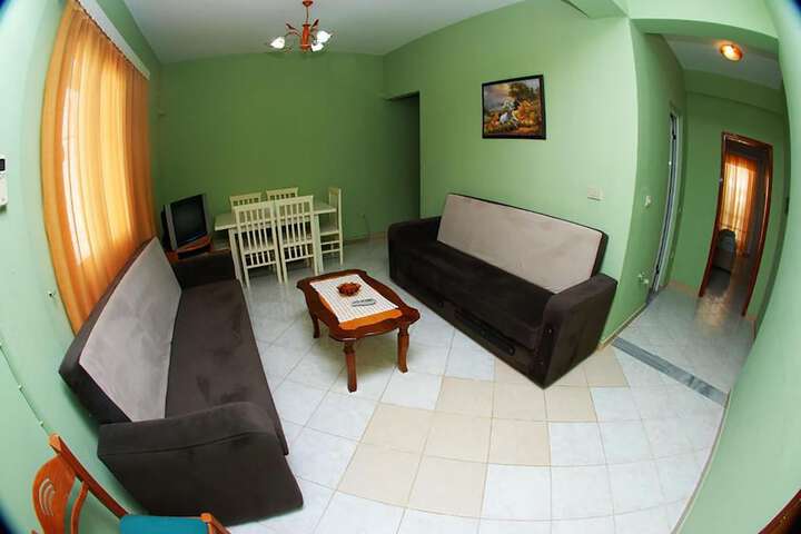 Room 18 of 120