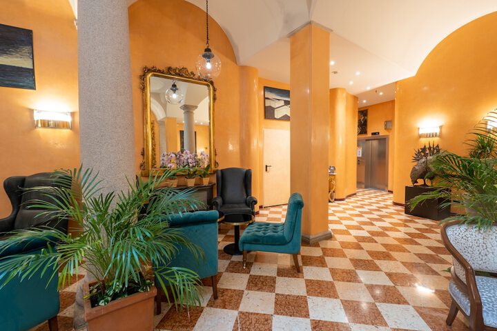Entrance & Lobby