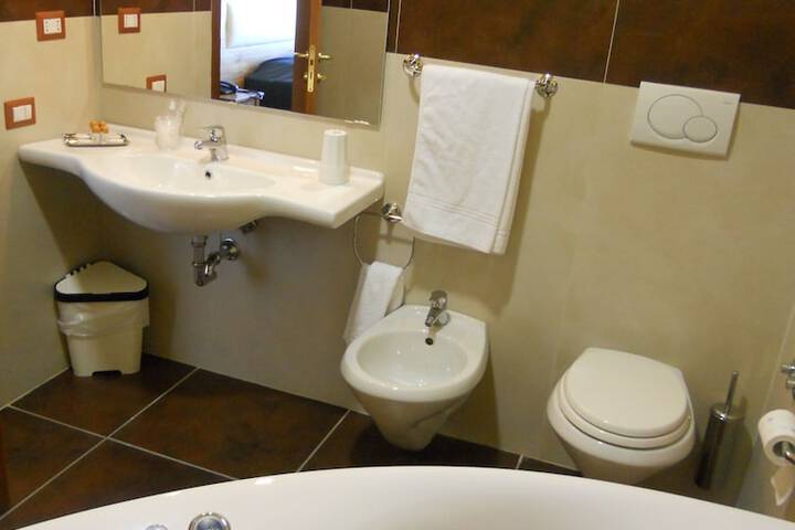 Room 6 of 44
