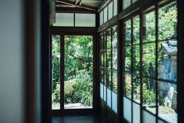 Room 6 of 32