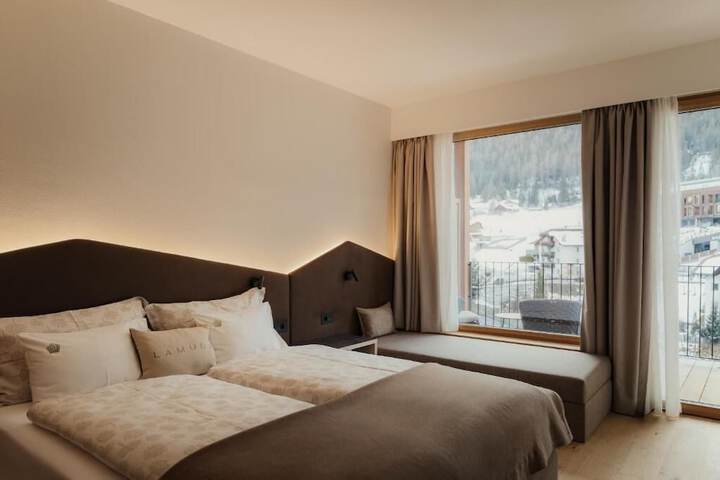 Room 2 of 36