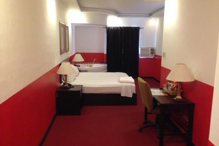 OYO 432 Diamondwood Hotel