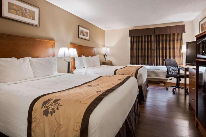 2 Queen Beds Refrigerator WiFi Full Breakfast (7 of 7)