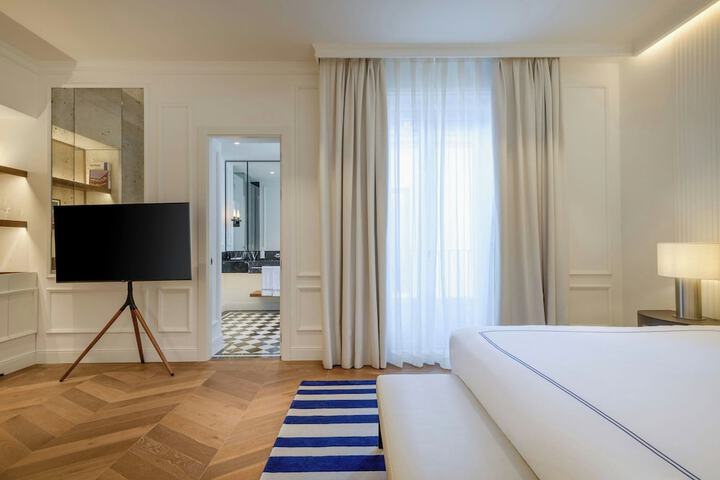 Room 30 of 53