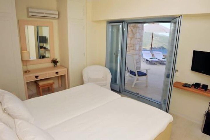 Room 2 of 48