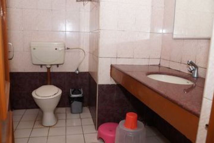Room 2 of 20