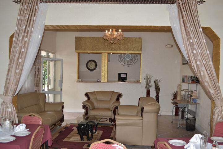 Lounge 58 of 68