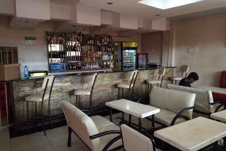 Lounge 21 of 25