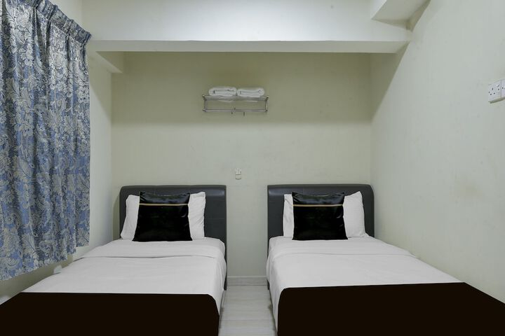 Room 25 of 38