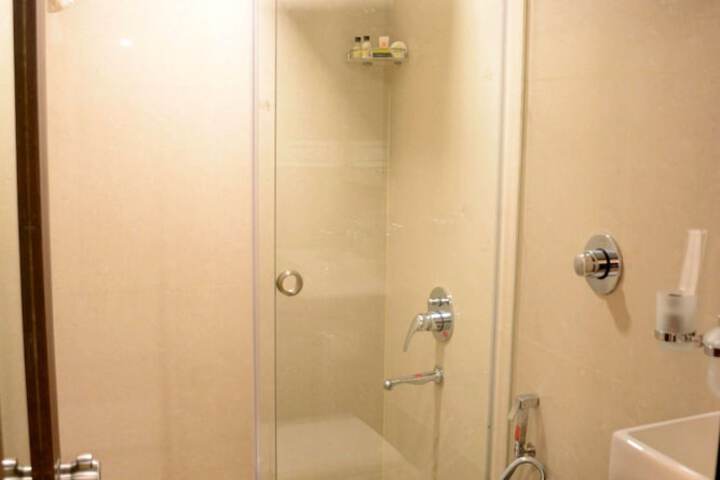 Room 13 of 24