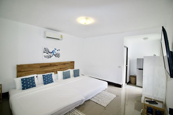 Room 25 of 43