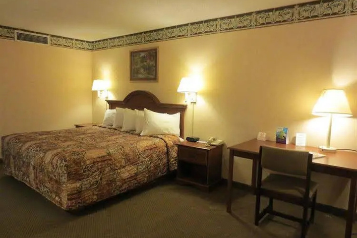 Room 2 of 6