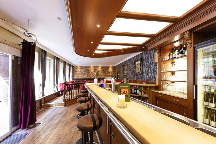 Lounge 96 of 108