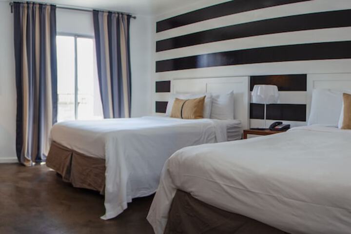 2 Queen Beds (9 of 17)
