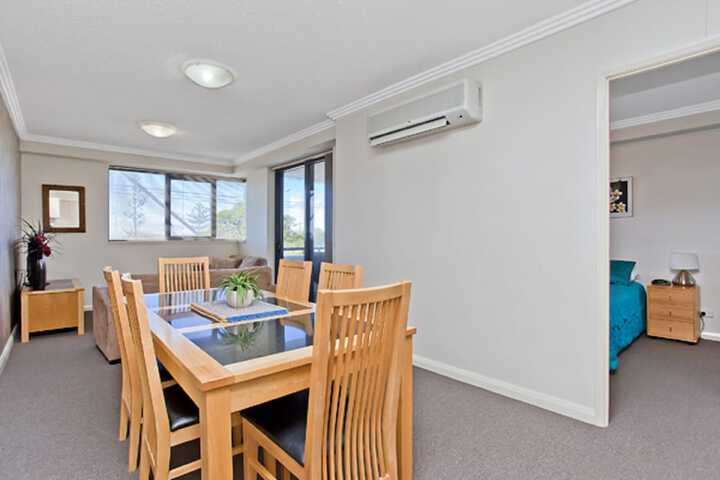 Room 4 of 65