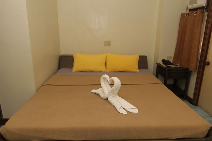 Room 14 of 33