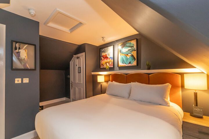 Room 21 of 83