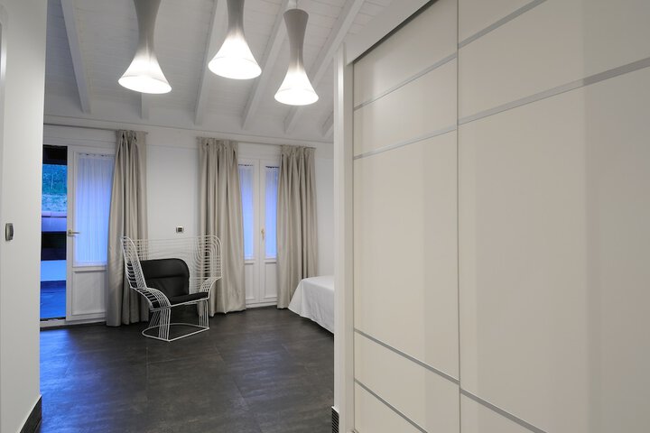 Room 14 of 32