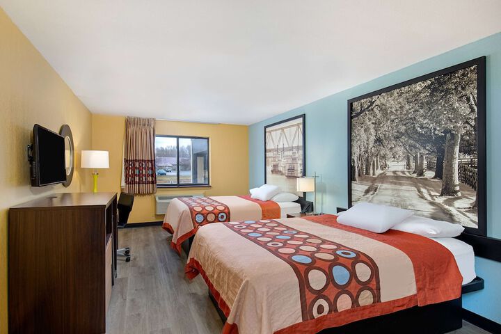 1 Queen Bed (4 of 15)