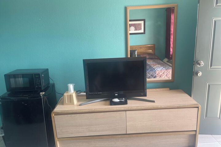 Room 13 of 35