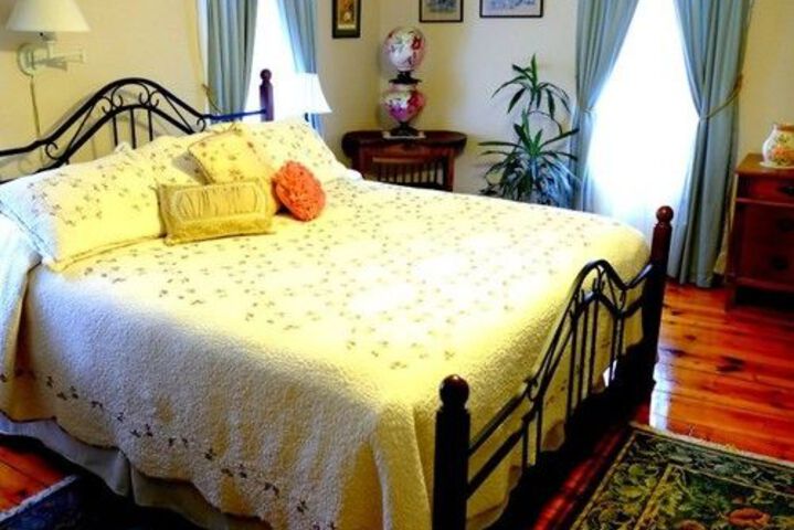 Room 28 of 143