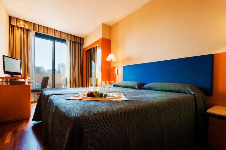Room 10 of 28