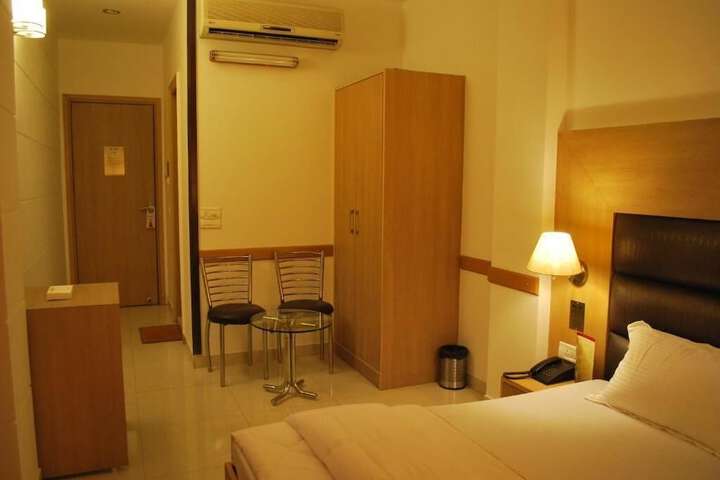 Room 40 of 48