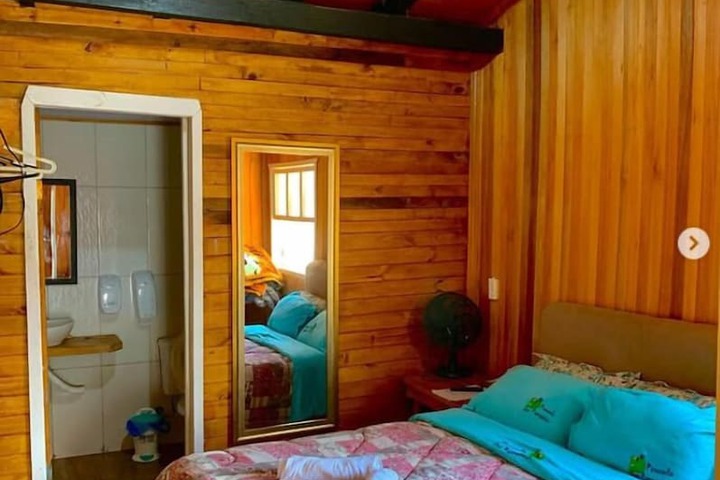 Room 6 of 10