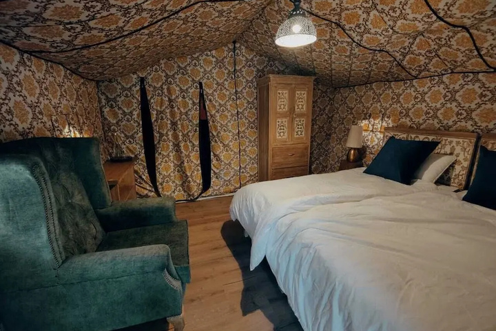 Room 2 of 16