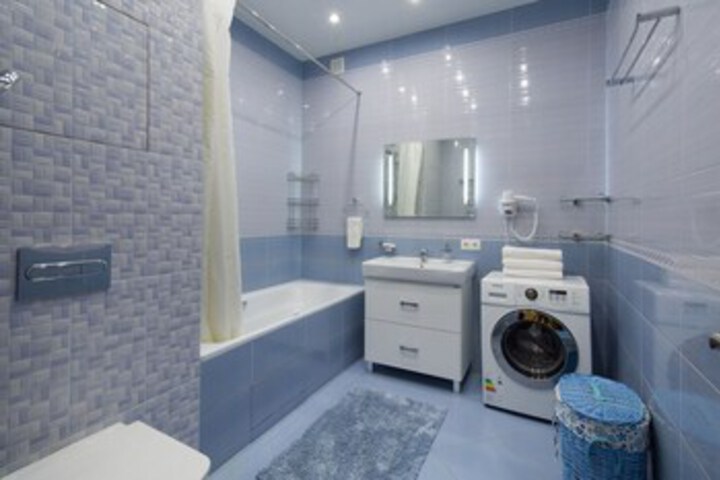 Room 2 of 10