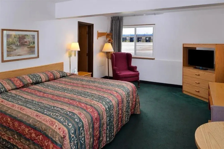 Room 2 of 9
