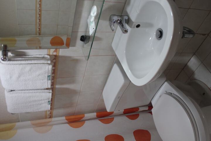 Room 44 of 66