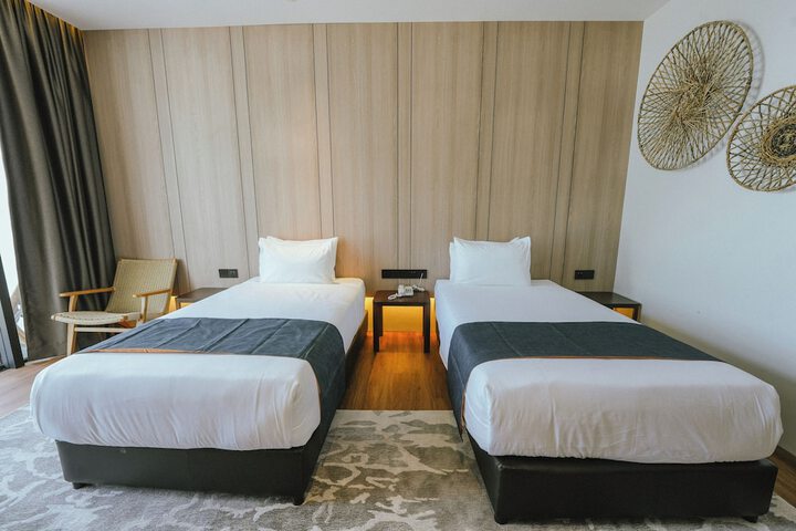 Room 12 of 33