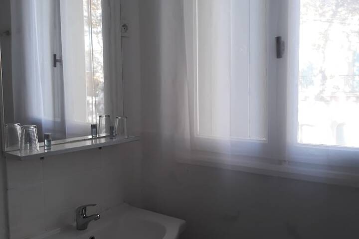 Room 27 of 72