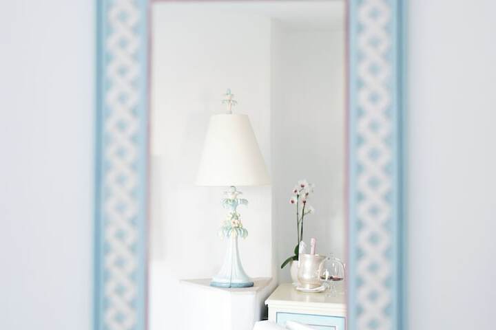 Room 33 of 230