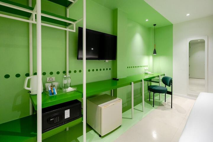 Room 14 of 97