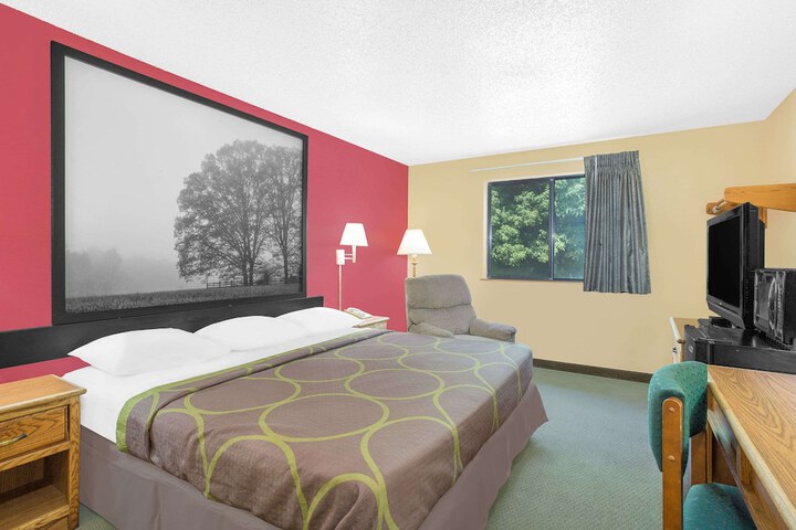 1 King Bed (7 of 7)