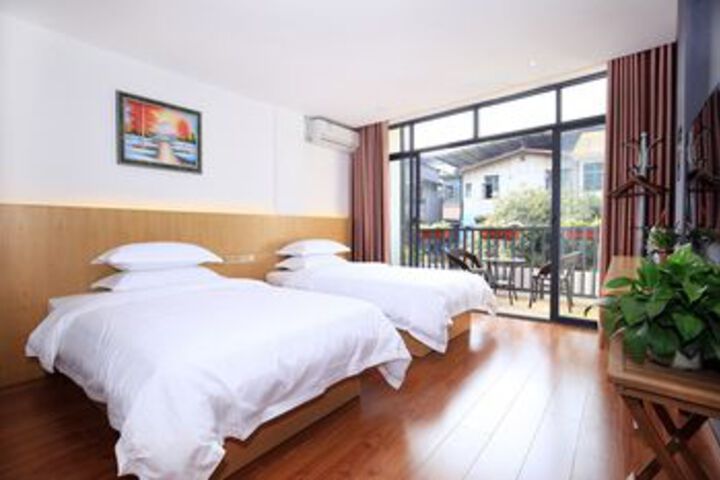 Room 7 of 25