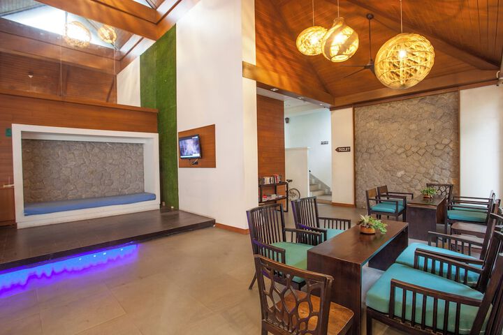 Hotel Interior 6 of 100