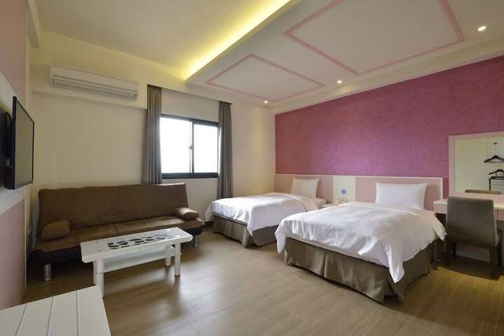 Room 6 of 28